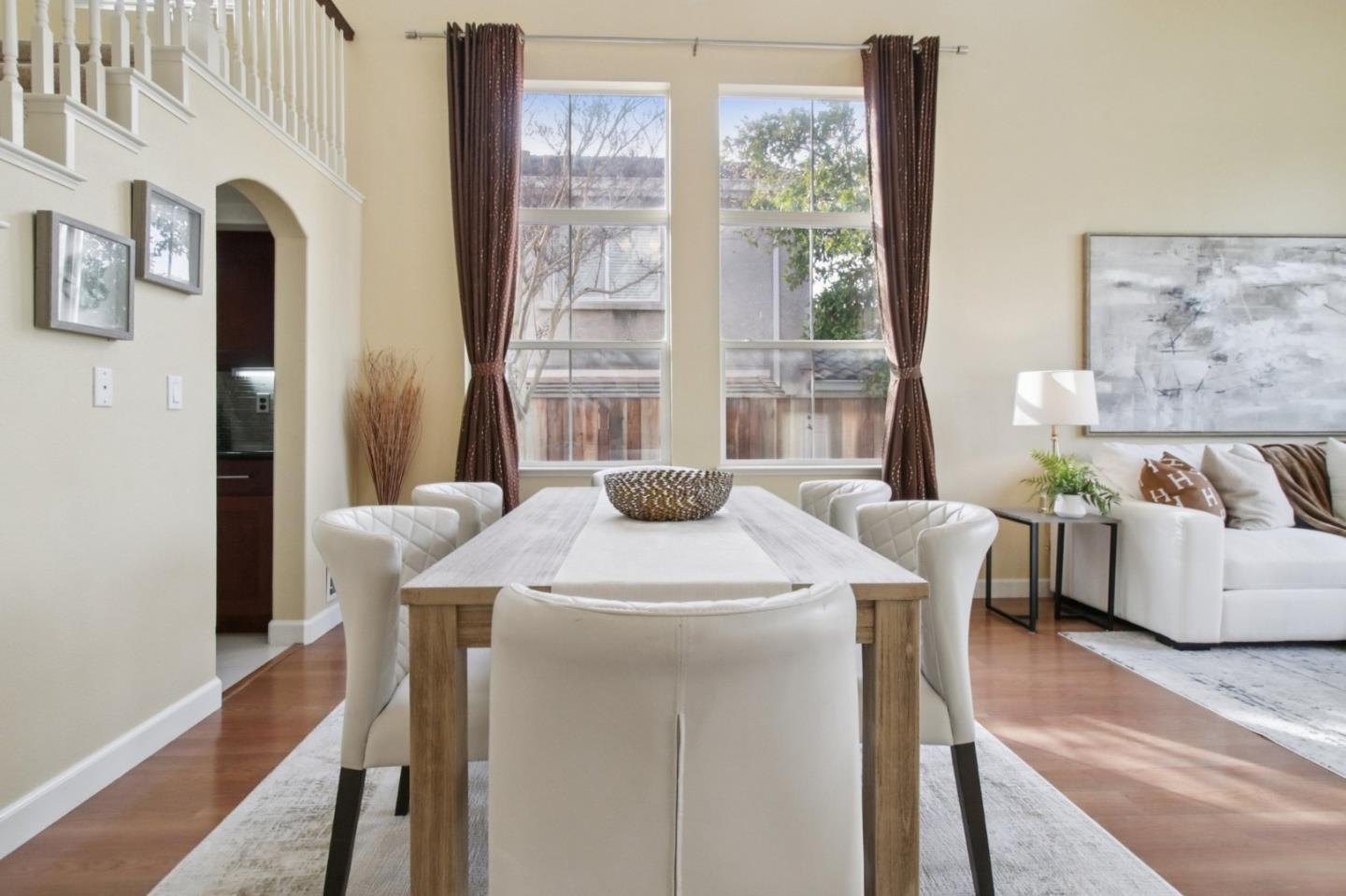 Detail Gallery Image 16 of 113 For 3324 Etoile Ct, San Jose,  CA 95135 - 5 Beds | 3 Baths