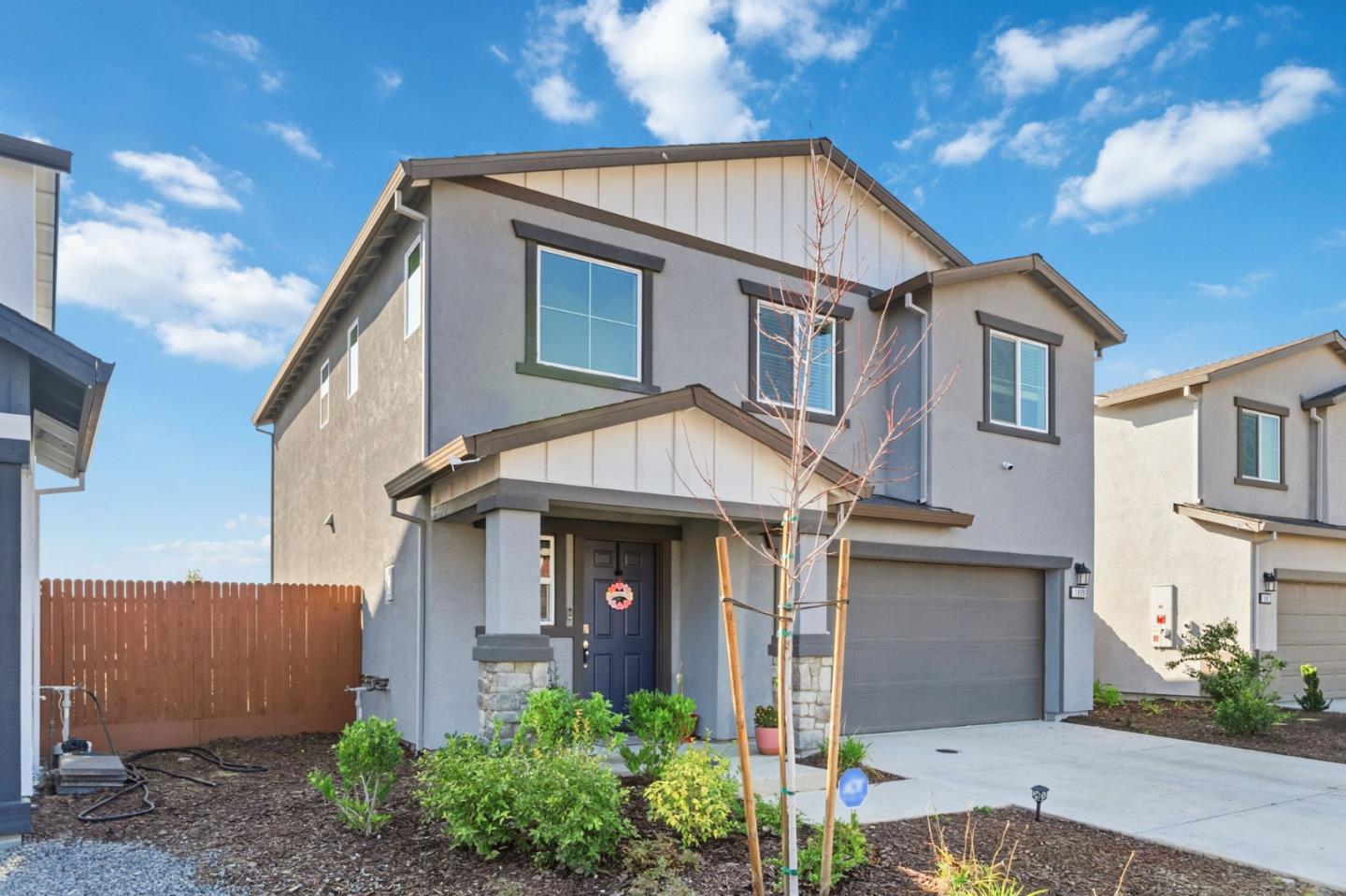 Detail Gallery Image 2 of 27 For 1809 Del Mar Dr, Los Banos,  CA 93635 - 3 Beds | 3 Baths