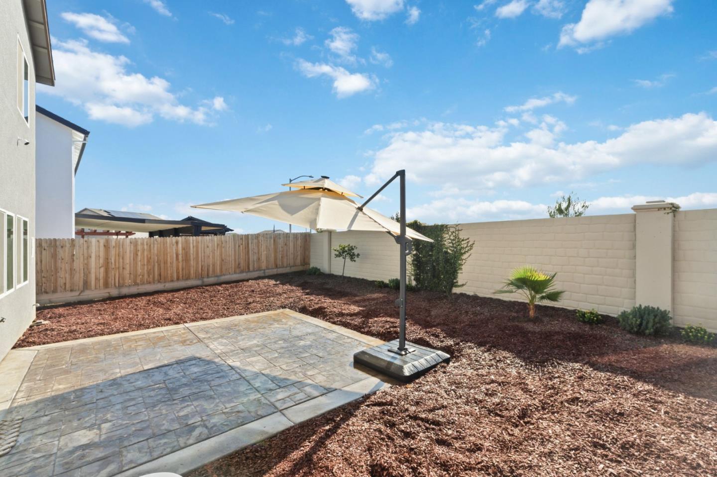 Detail Gallery Image 4 of 27 For 1809 Del Mar Dr, Los Banos,  CA 93635 - 3 Beds | 3 Baths