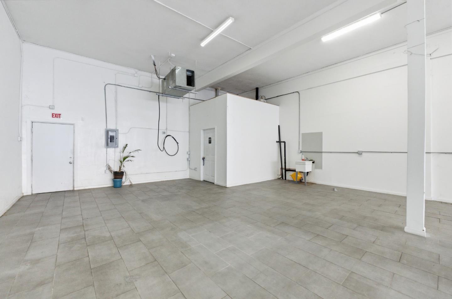 Detail Gallery Image 11 of 20 For 7101 International Blvd, Oakland,  CA 94621 - – Beds | – Baths