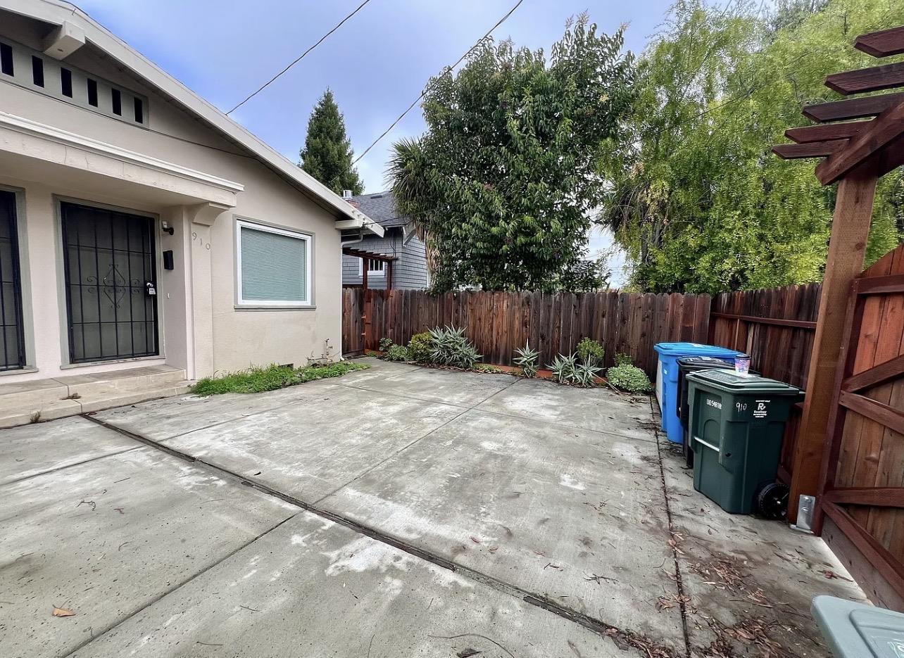 Detail Gallery Image 2 of 11 For 910 Howard Ave, Burlingame,  CA 94010 - 1 Beds | 1 Baths