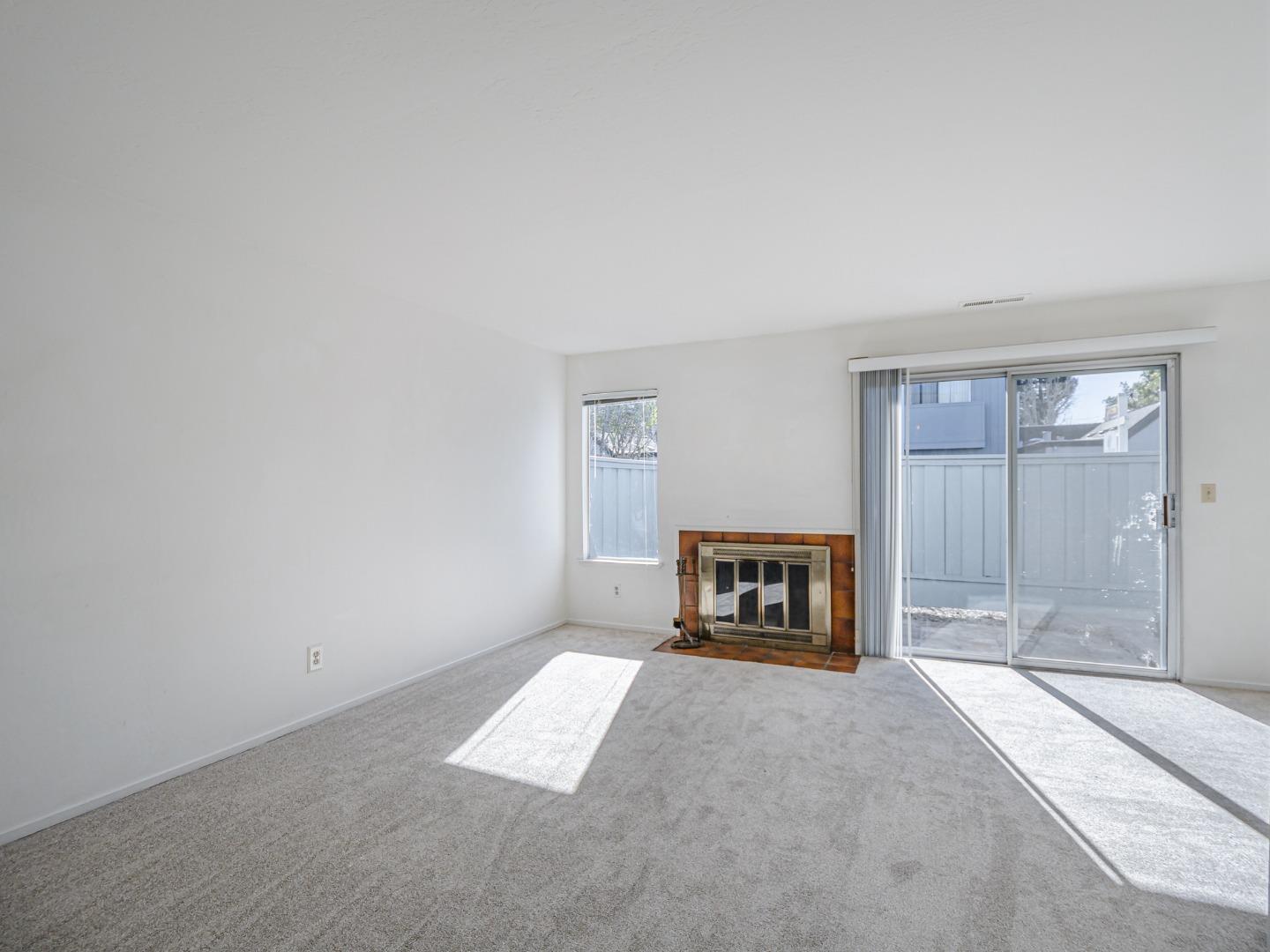 Detail Gallery Image 2 of 39 For 4202 Sea Pines Ct, Capitola,  CA 95010 - 3 Beds | 2/1 Baths