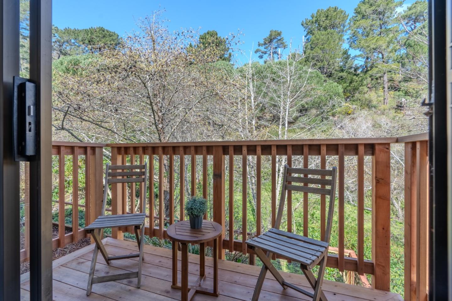 Detail Gallery Image 13 of 61 For 2 Valleywood Ct, Pacifica,  CA 94044 - 4 Beds | 3 Baths