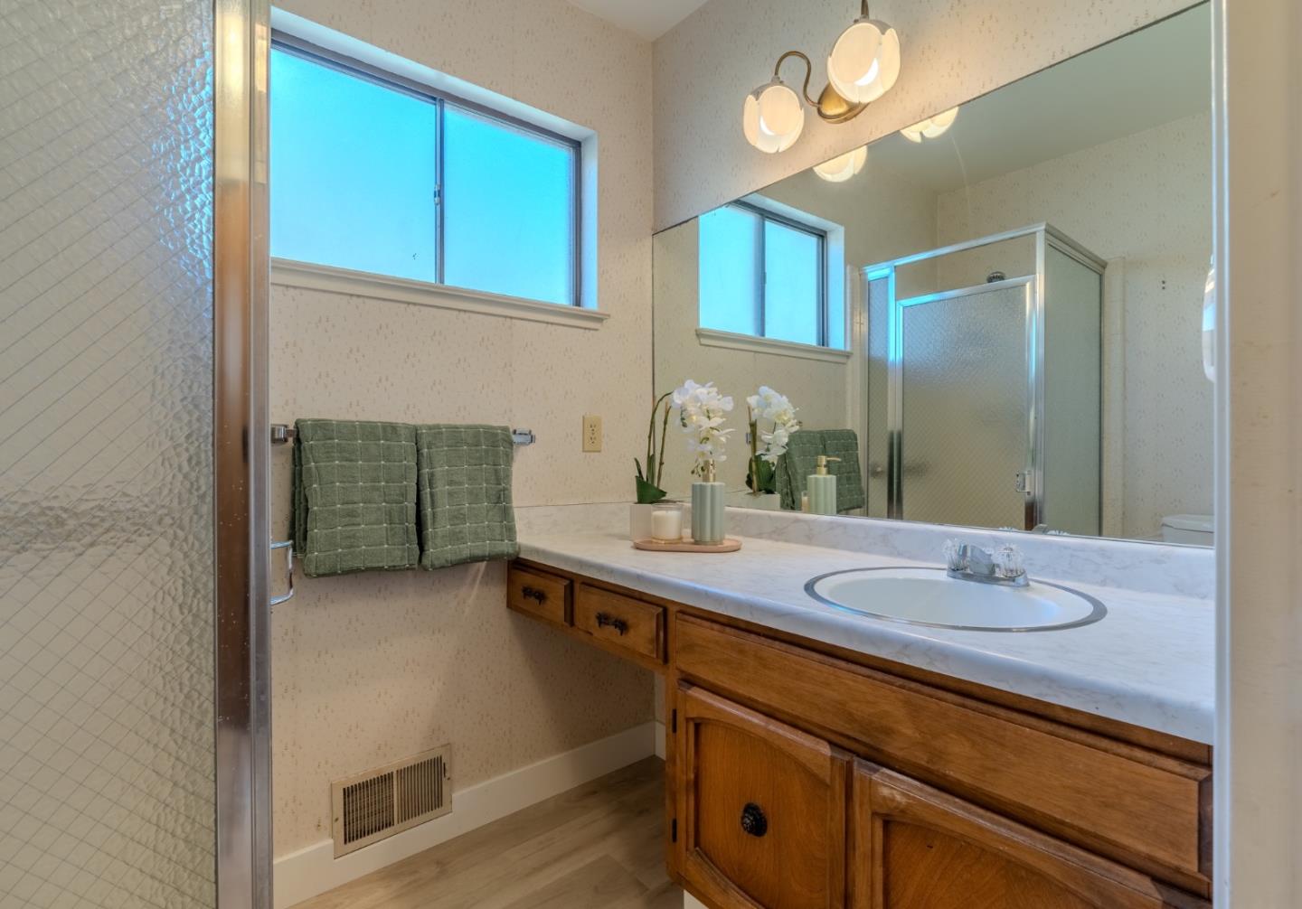 Detail Gallery Image 17 of 61 For 2 Valleywood Ct, Pacifica,  CA 94044 - 4 Beds | 3 Baths