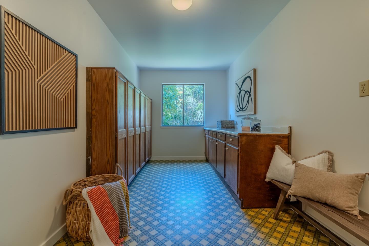 Detail Gallery Image 36 of 61 For 2 Valleywood Ct, Pacifica,  CA 94044 - 4 Beds | 3 Baths