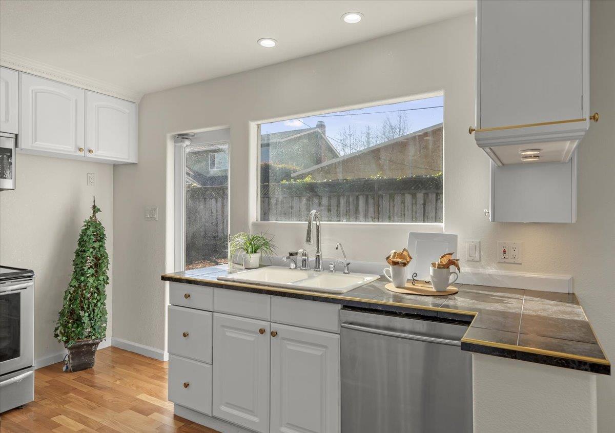 Detail Gallery Image 10 of 54 For 3393 Kathleen St, San Jose,  CA 95124 - 5 Beds | 3 Baths