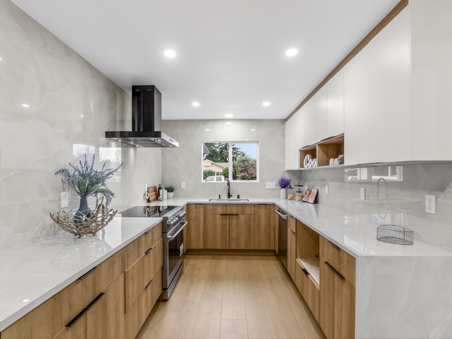 Detail Gallery Image 4 of 46 For 1531 Carmel Dr, San Jose,  CA 95125 - 4 Beds | 2/1 Baths