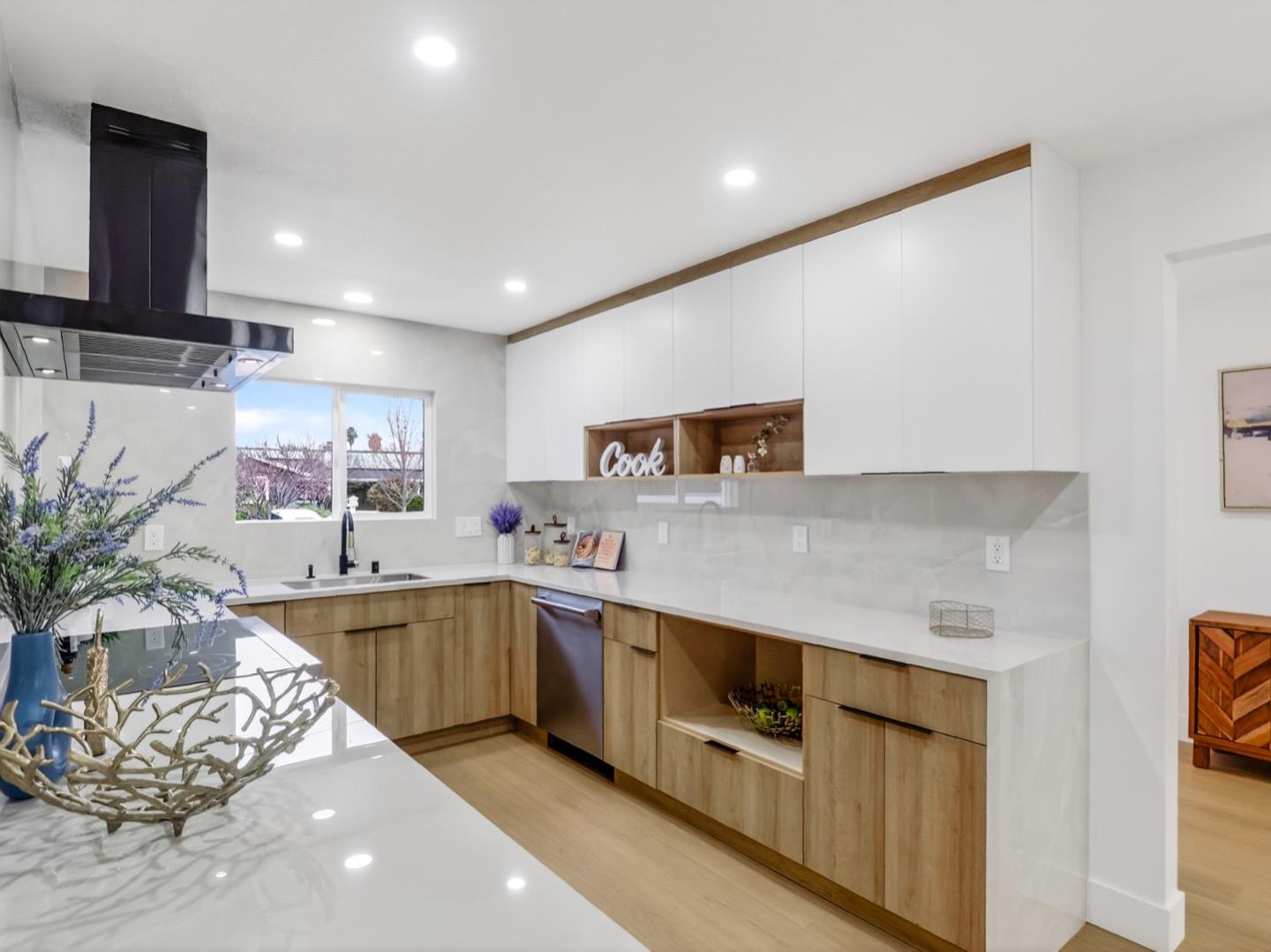 Detail Gallery Image 7 of 46 For 1531 Carmel Dr, San Jose,  CA 95125 - 4 Beds | 2/1 Baths