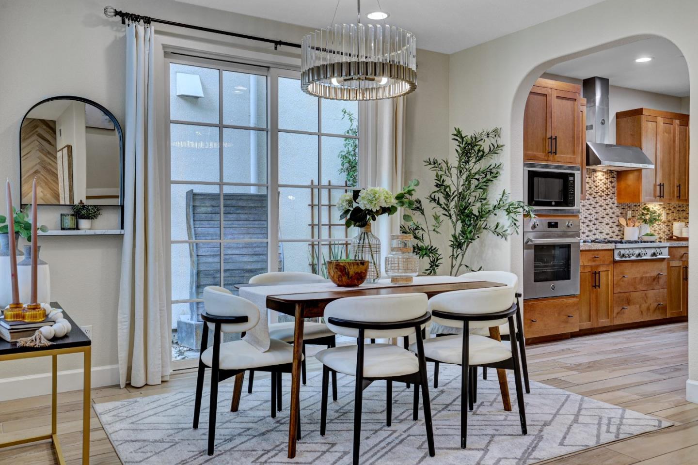 Detail Gallery Image 10 of 57 For 136 Avellino Way, Mountain View,  CA 94043 - 4 Beds | 3/1 Baths