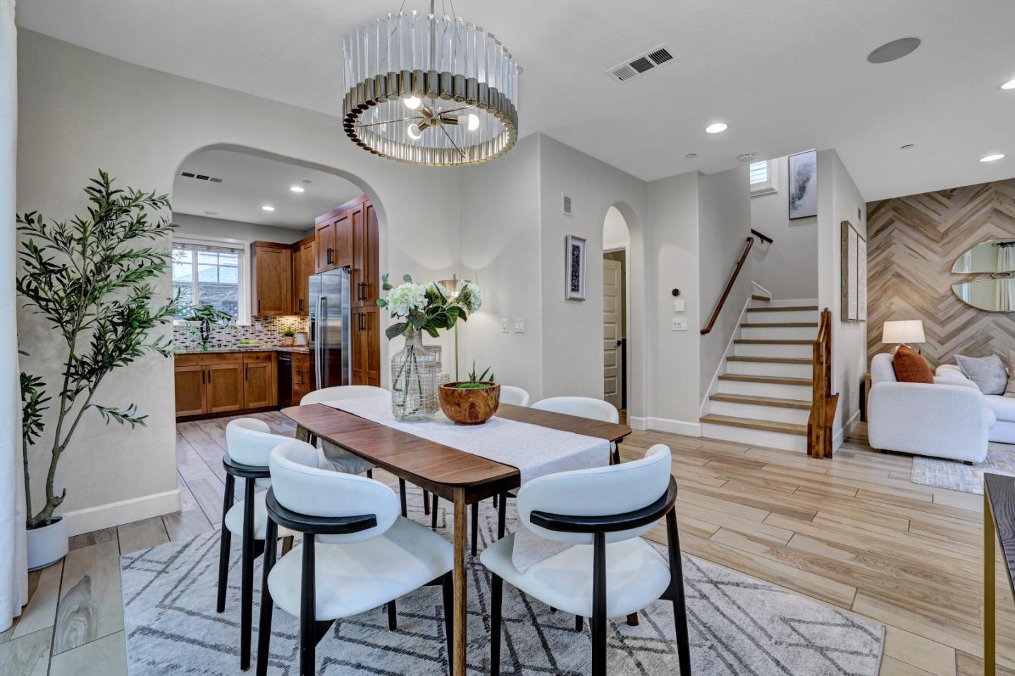 Detail Gallery Image 11 of 57 For 136 Avellino Way, Mountain View,  CA 94043 - 4 Beds | 3/1 Baths