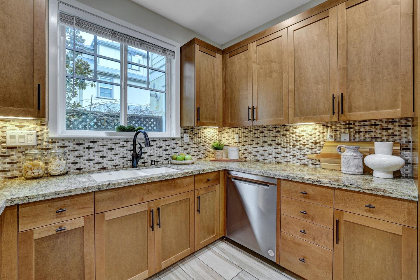 Detail Gallery Image 14 of 57 For 136 Avellino Way, Mountain View,  CA 94043 - 4 Beds | 3/1 Baths