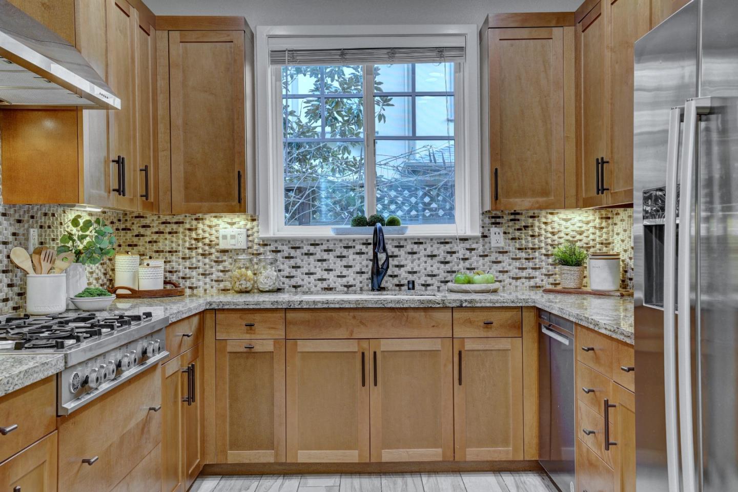 Detail Gallery Image 15 of 57 For 136 Avellino Way, Mountain View,  CA 94043 - 4 Beds | 3/1 Baths