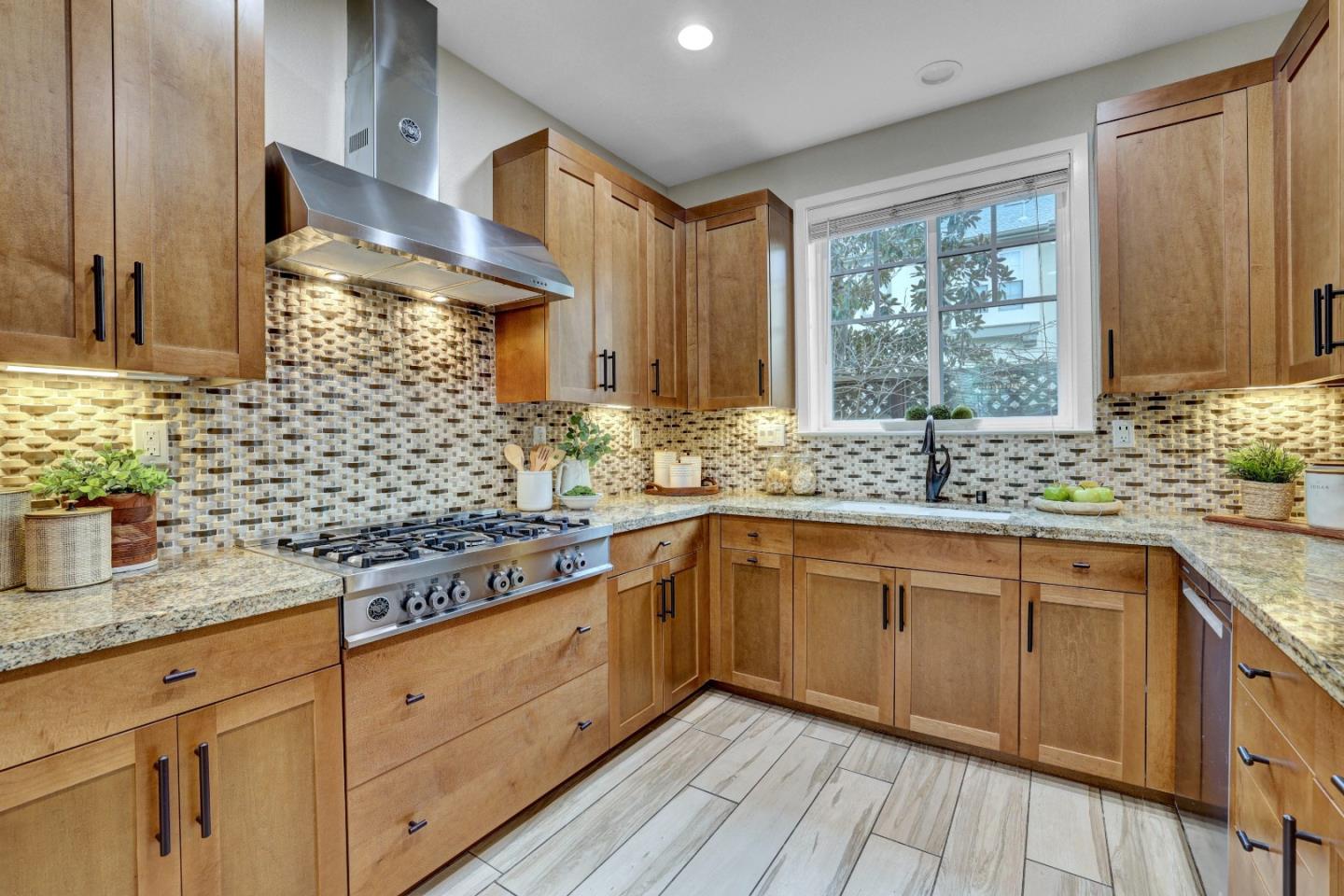 Detail Gallery Image 16 of 57 For 136 Avellino Way, Mountain View,  CA 94043 - 4 Beds | 3/1 Baths