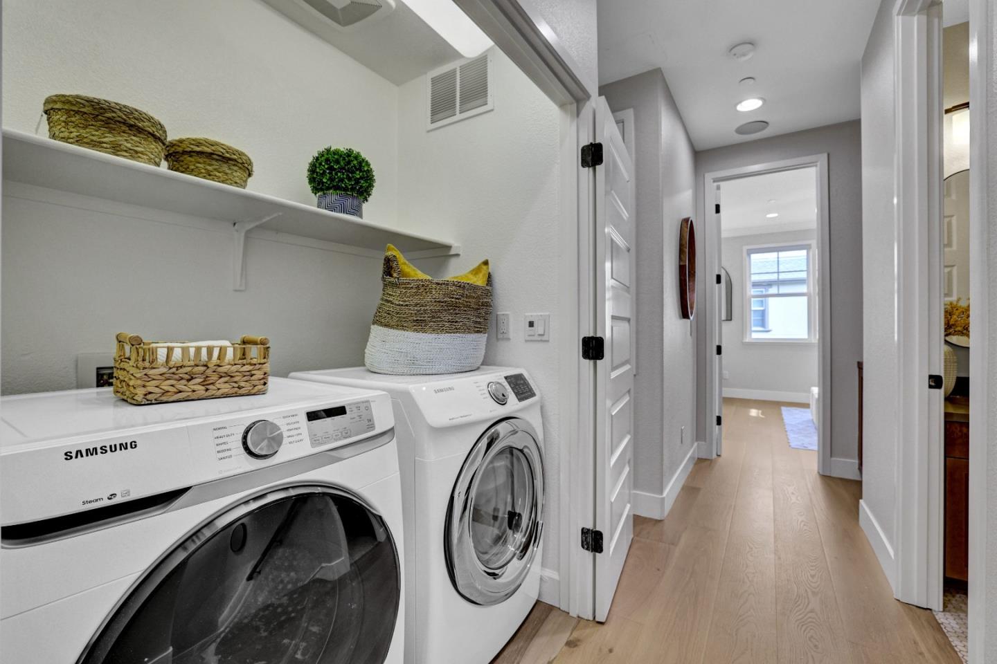 Detail Gallery Image 32 of 57 For 136 Avellino Way, Mountain View,  CA 94043 - 4 Beds | 3/1 Baths