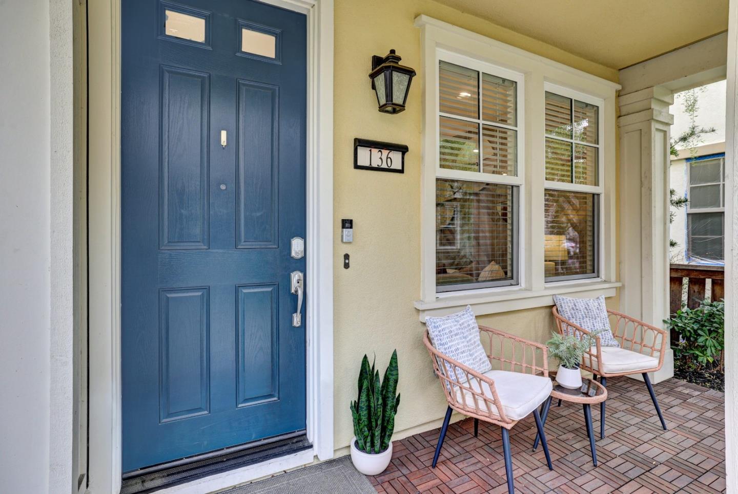 Detail Gallery Image 4 of 57 For 136 Avellino Way, Mountain View,  CA 94043 - 4 Beds | 3/1 Baths