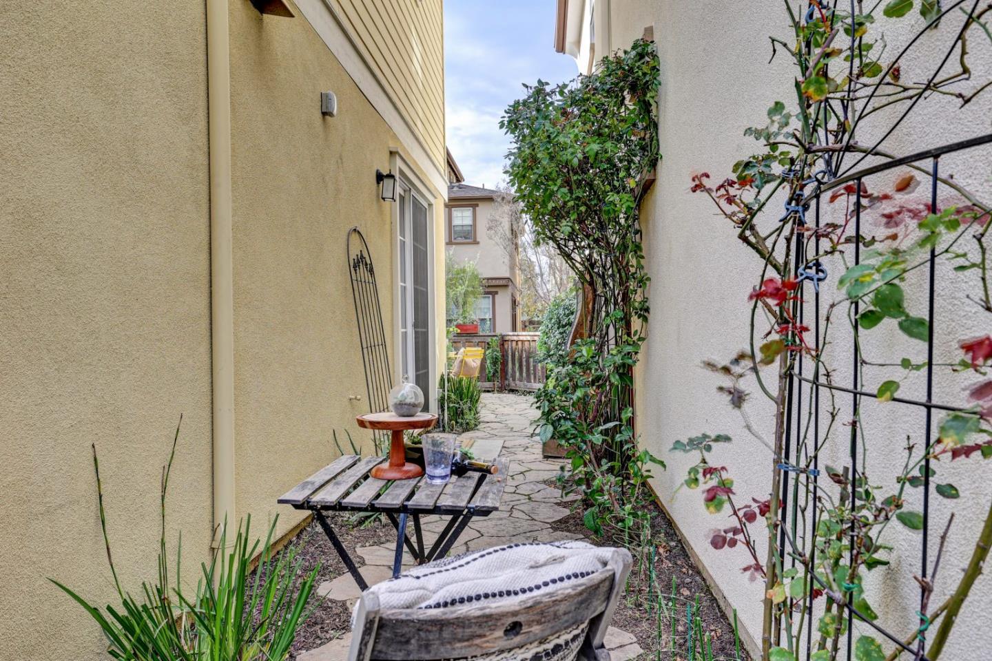 Detail Gallery Image 44 of 57 For 136 Avellino Way, Mountain View,  CA 94043 - 4 Beds | 3/1 Baths