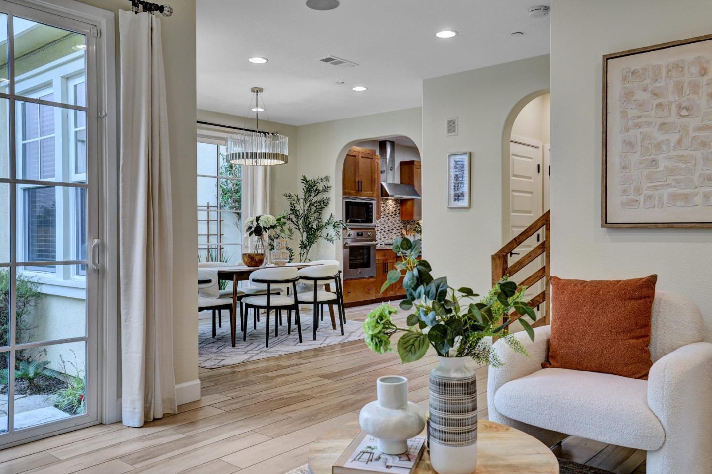 Detail Gallery Image 8 of 57 For 136 Avellino Way, Mountain View,  CA 94043 - 4 Beds | 3/1 Baths