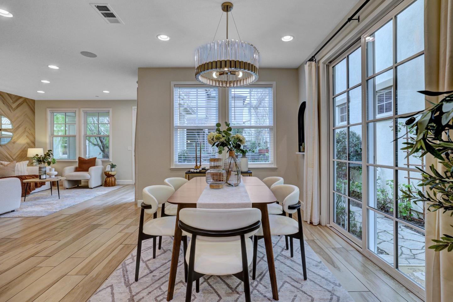 Detail Gallery Image 9 of 57 For 136 Avellino Way, Mountain View,  CA 94043 - 4 Beds | 3/1 Baths