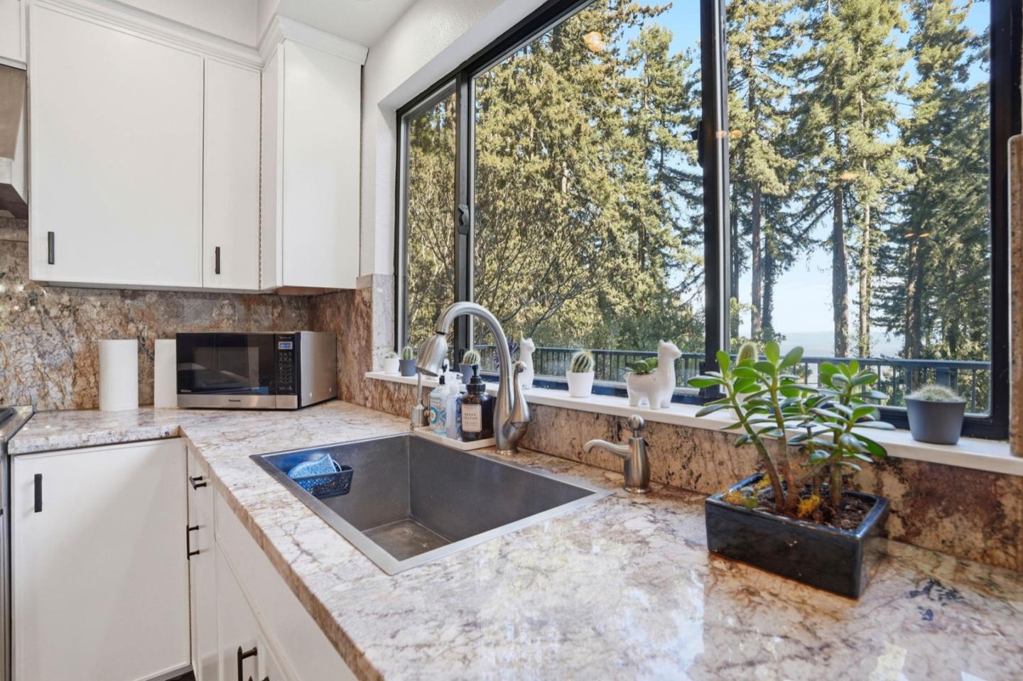 Detail Gallery Image 11 of 39 For 26 Big Tree Rd, Woodside,  CA 94062 - 3 Beds | 2 Baths