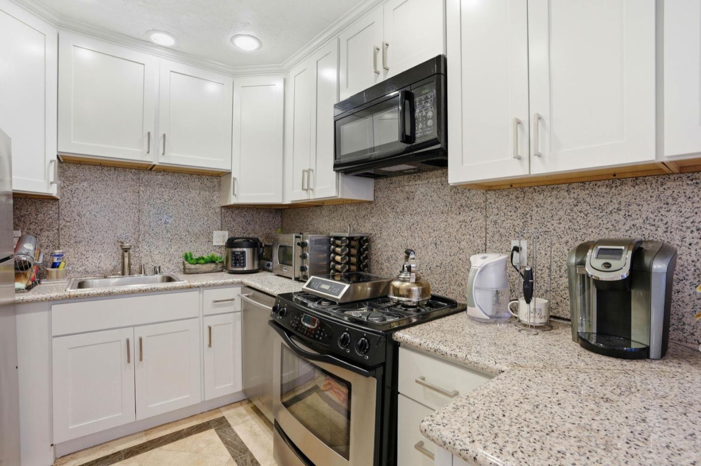 Detail Gallery Image 27 of 39 For 26 Big Tree Rd, Woodside,  CA 94062 - 3 Beds | 2 Baths