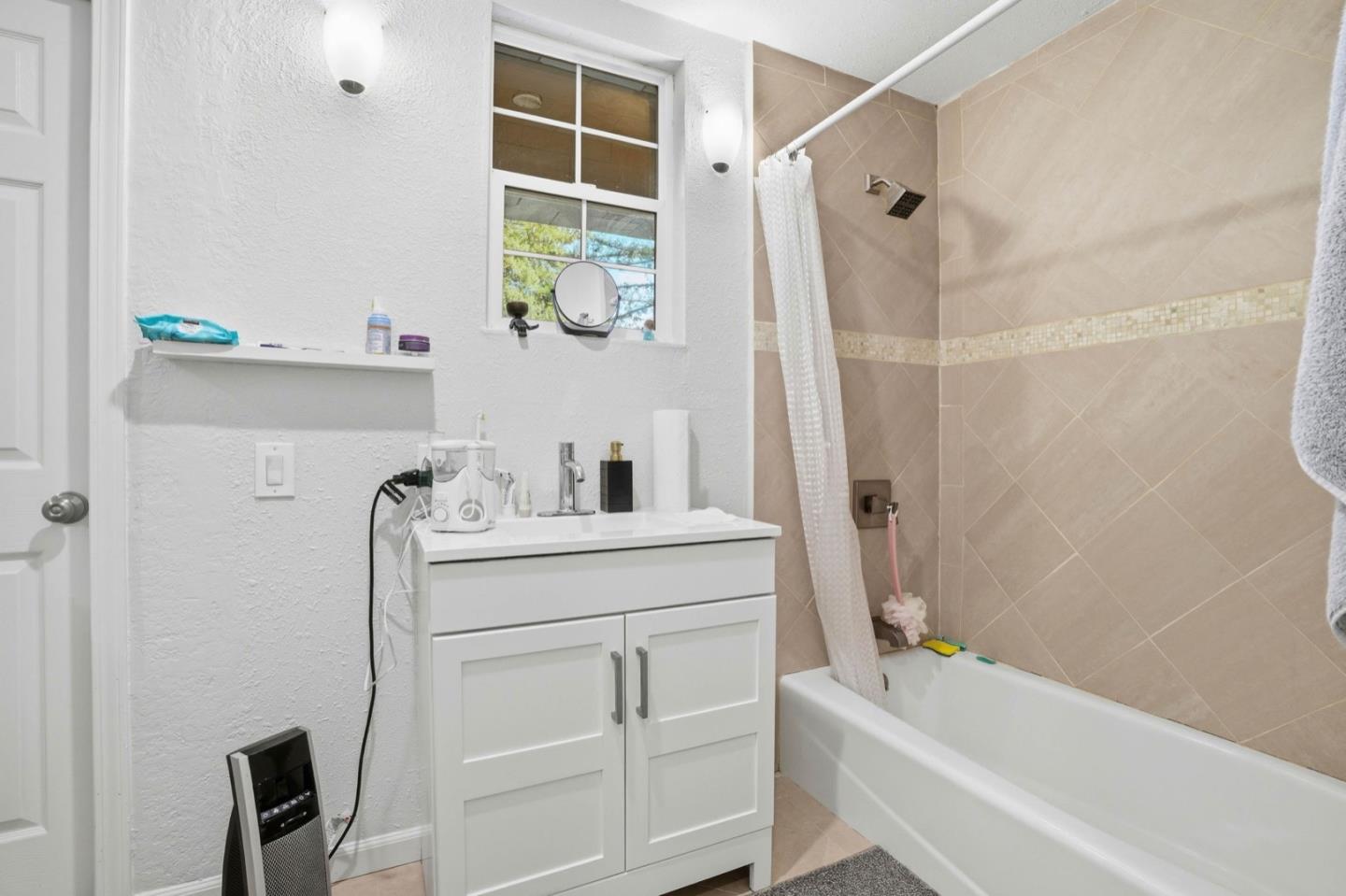 Detail Gallery Image 31 of 39 For 26 Big Tree Rd, Woodside,  CA 94062 - 3 Beds | 2 Baths