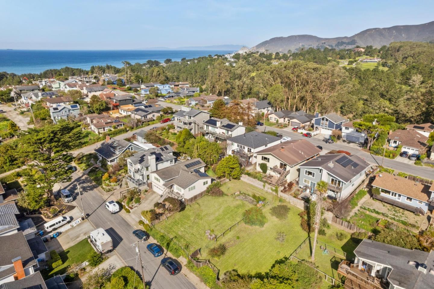 Detail Gallery Image 3 of 10 For 751 Sierra St, Moss Beach,  CA 94038 - – Beds | – Baths