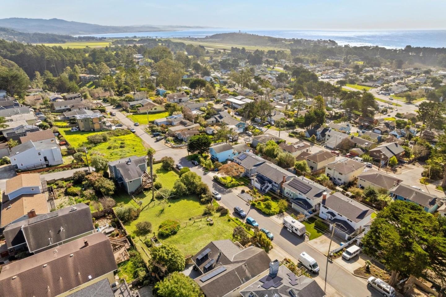 Detail Gallery Image 4 of 10 For 751 Sierra St, Moss Beach,  CA 94038 - – Beds | – Baths