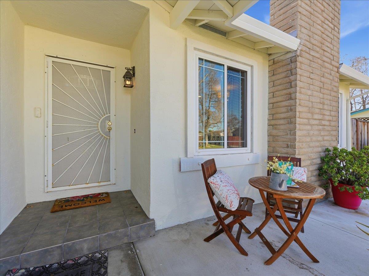 Detail Gallery Image 3 of 37 For 34803 Hollyhock St, Union City,  CA 94587 - 4 Beds | 2 Baths