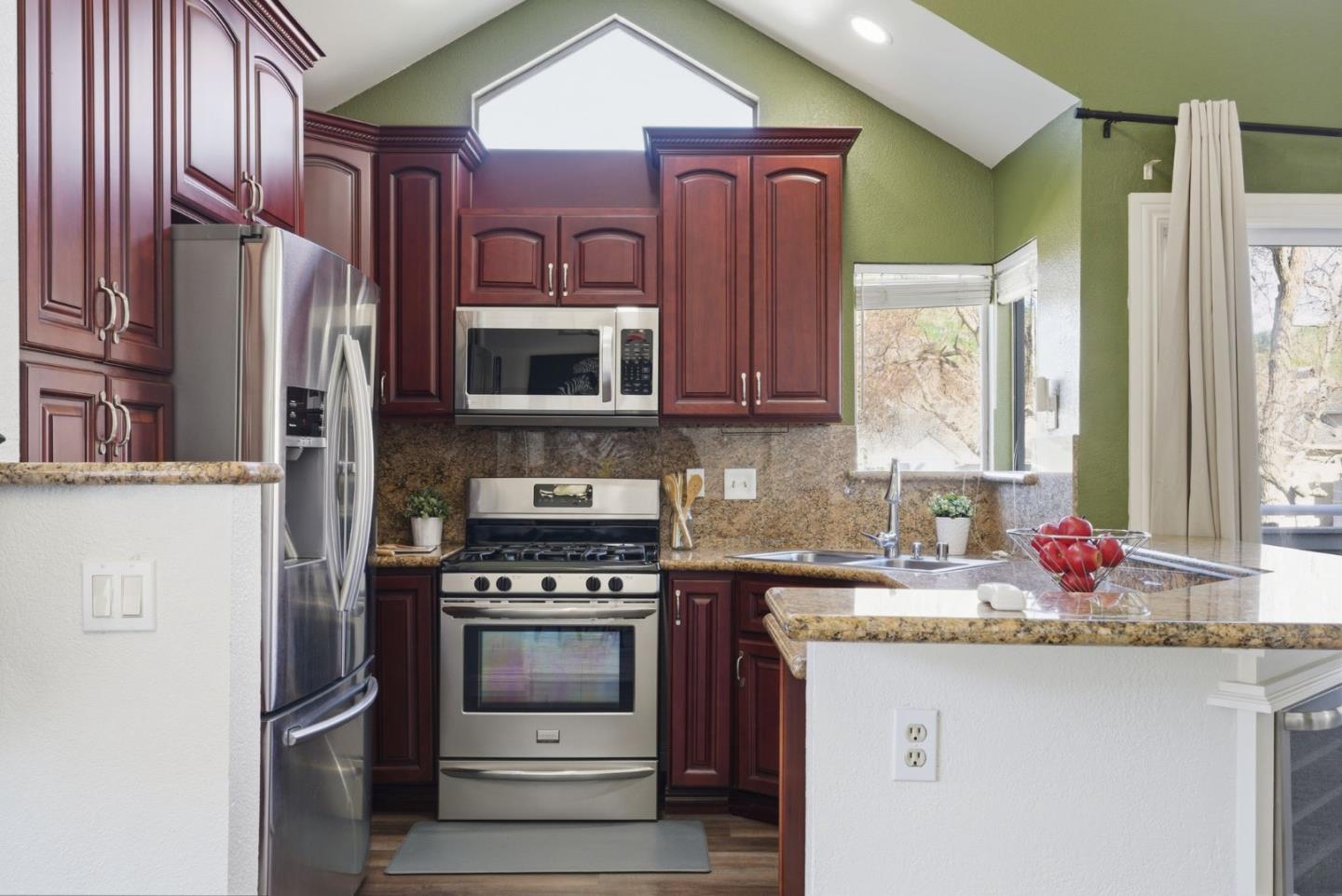 Detail Gallery Image 10 of 48 For 301 Boatswain Ct, Hercules,  CA 94547 - 2 Beds | 2 Baths