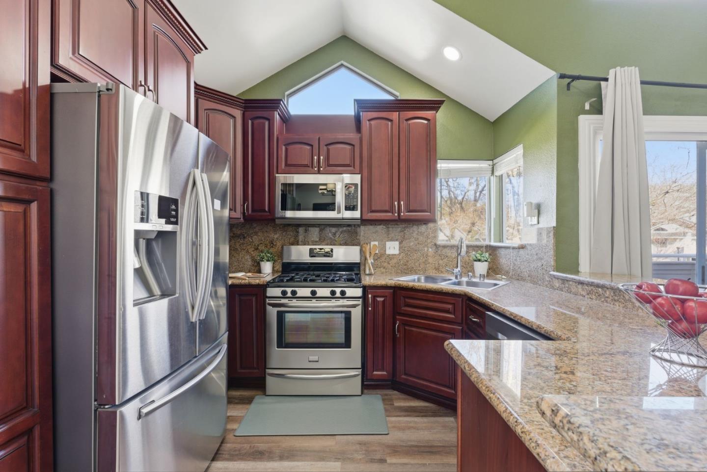 Detail Gallery Image 12 of 48 For 301 Boatswain Ct, Hercules,  CA 94547 - 2 Beds | 2 Baths