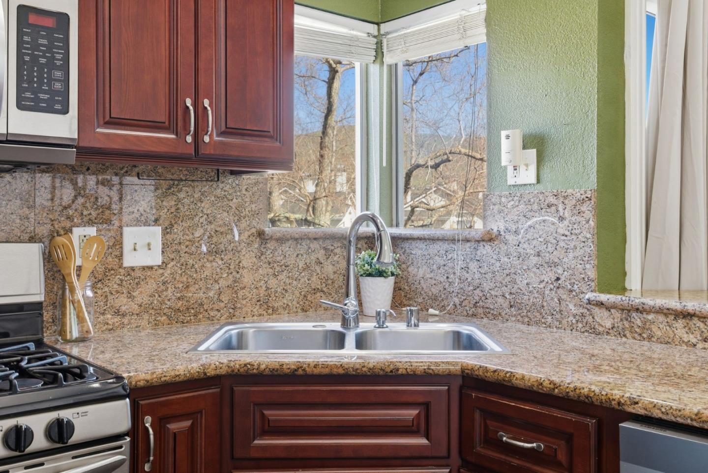 Detail Gallery Image 13 of 48 For 301 Boatswain Ct, Hercules,  CA 94547 - 2 Beds | 2 Baths