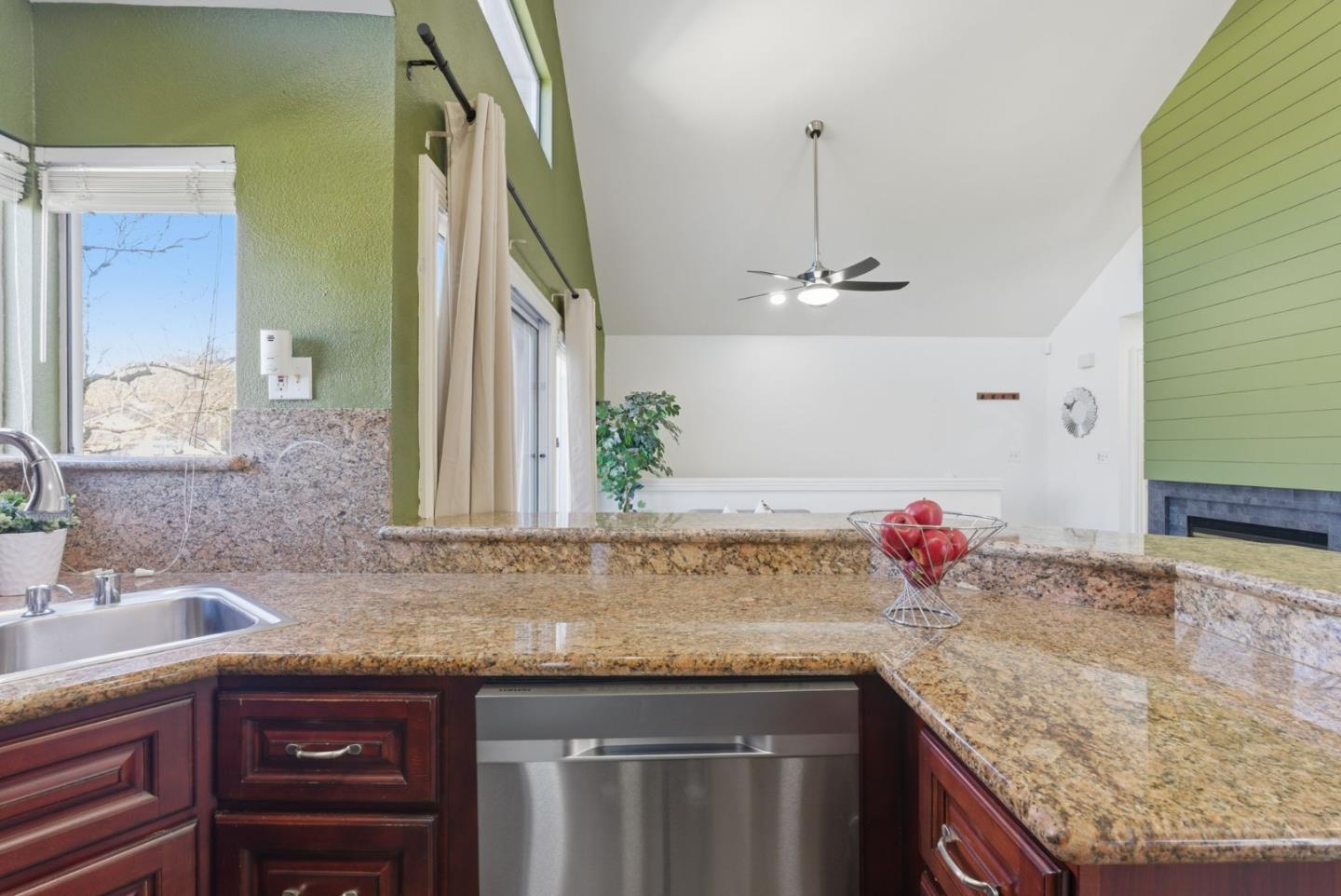 Detail Gallery Image 14 of 48 For 301 Boatswain Ct, Hercules,  CA 94547 - 2 Beds | 2 Baths