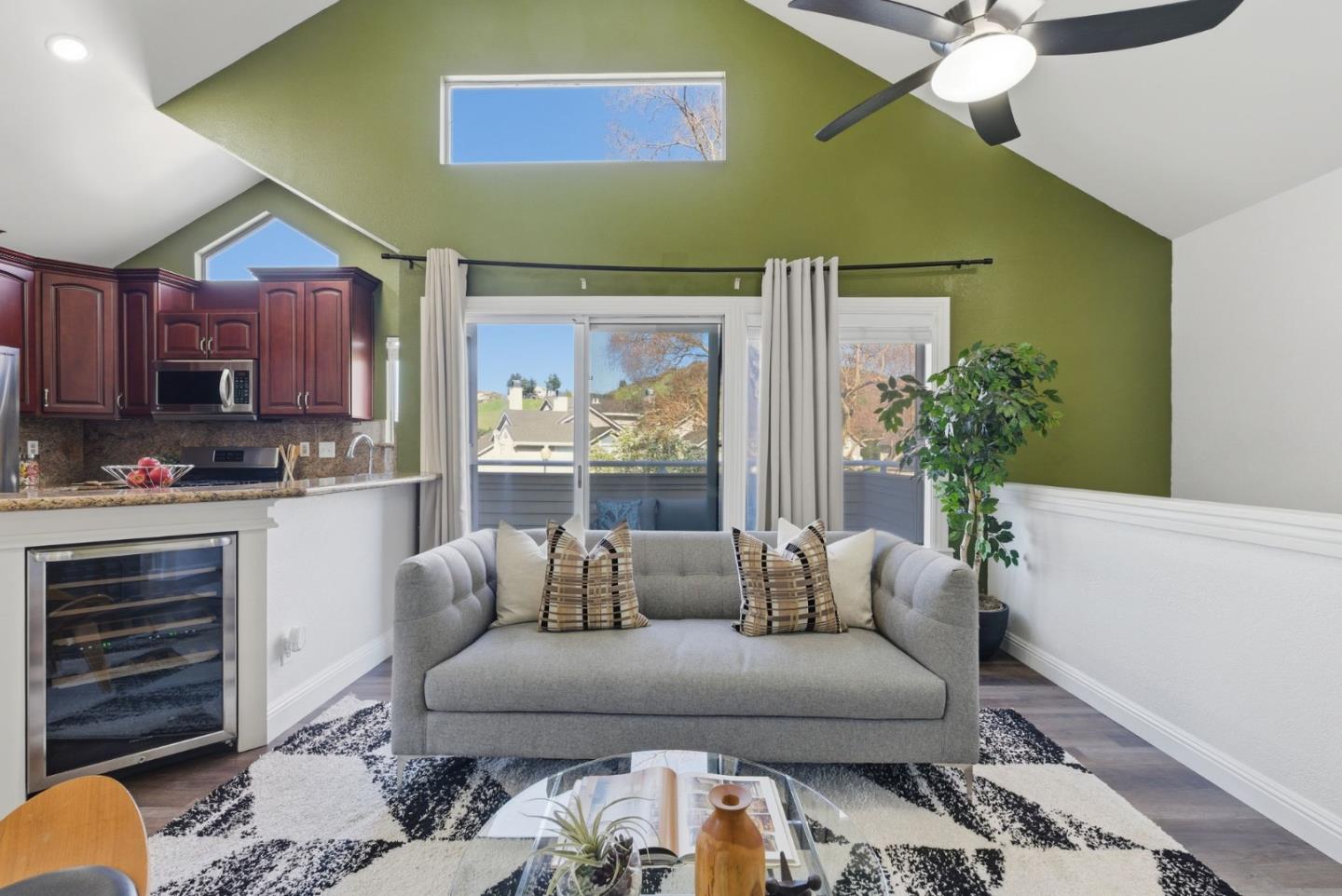 Detail Gallery Image 3 of 48 For 301 Boatswain Ct, Hercules,  CA 94547 - 2 Beds | 2 Baths