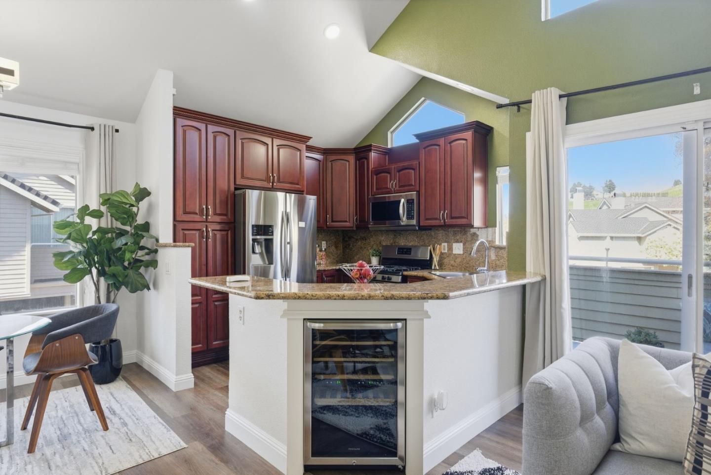 Detail Gallery Image 8 of 48 For 301 Boatswain Ct, Hercules,  CA 94547 - 2 Beds | 2 Baths