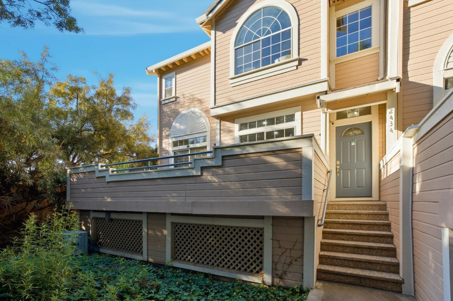 Front Image Thumbnail for ML82033637