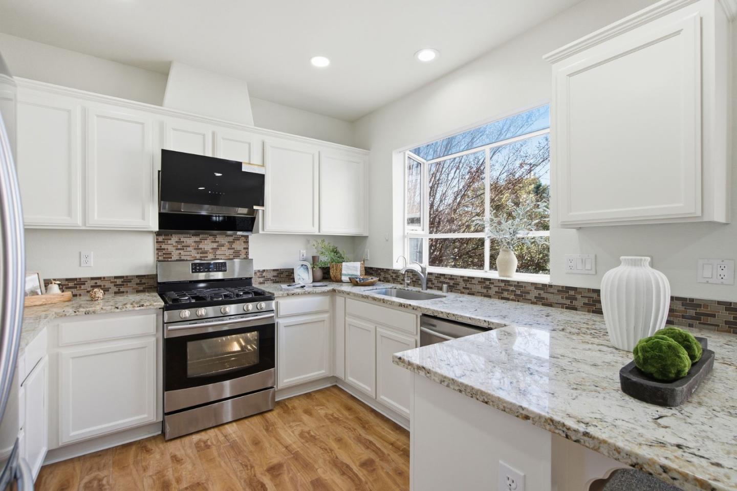 Detail Gallery Image 13 of 45 For 2434 Nobili Ave, Santa Clara,  CA 95051 - 3 Beds | 2/1 Baths