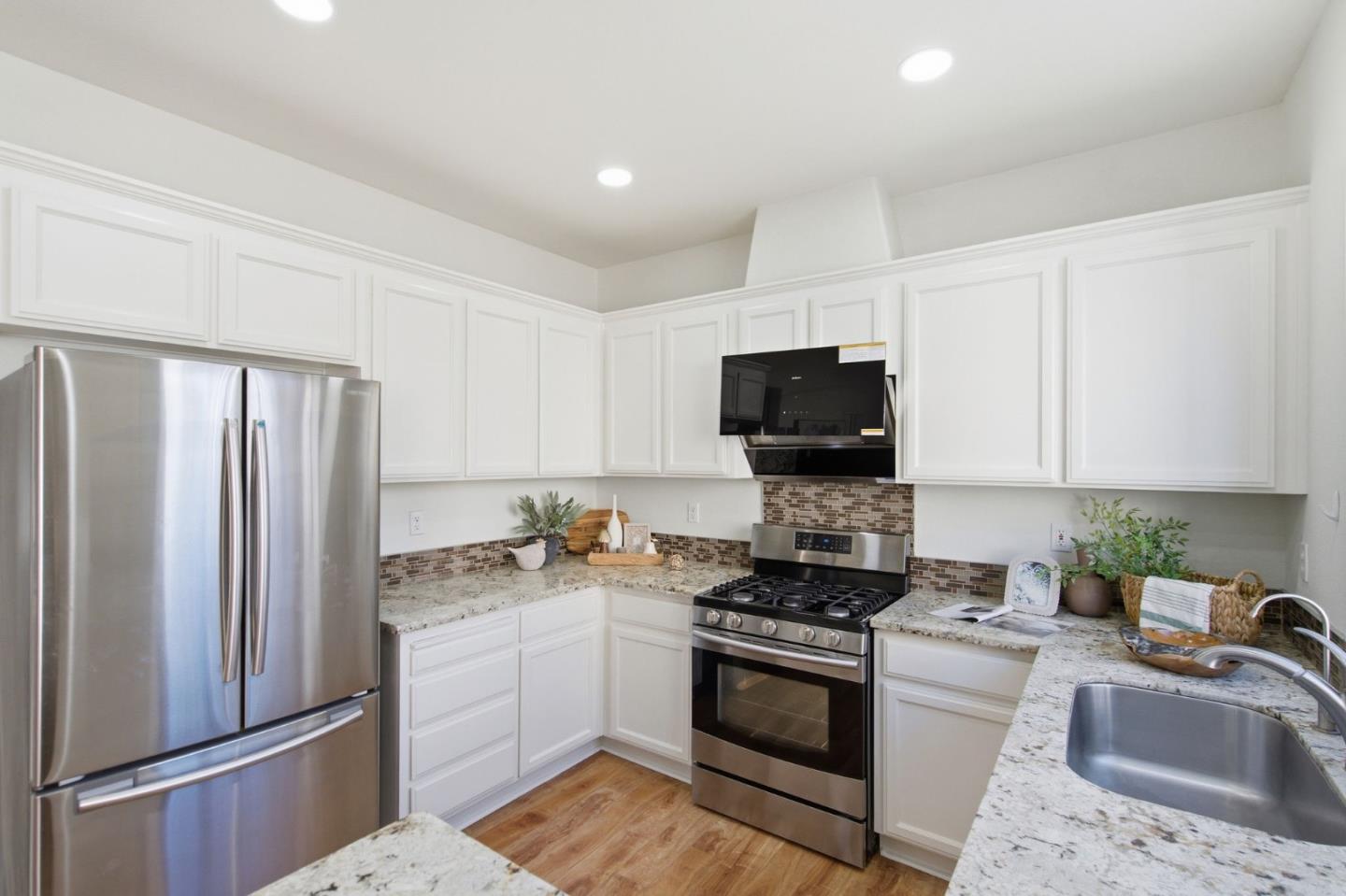 Detail Gallery Image 14 of 45 For 2434 Nobili Ave, Santa Clara,  CA 95051 - 3 Beds | 2/1 Baths