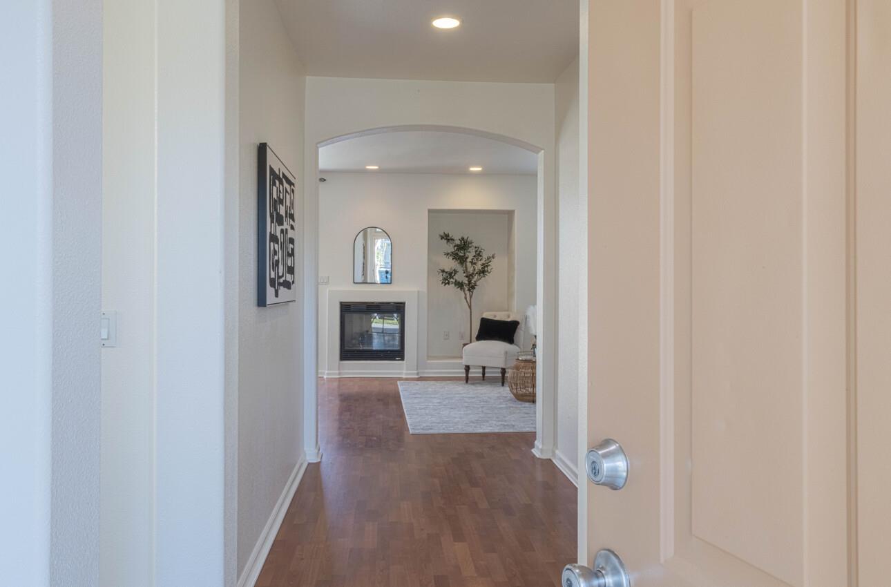 Detail Gallery Image 3 of 27 For 1838 Lancashire Dr, Salinas,  CA 93906 - 3 Beds | 2 Baths