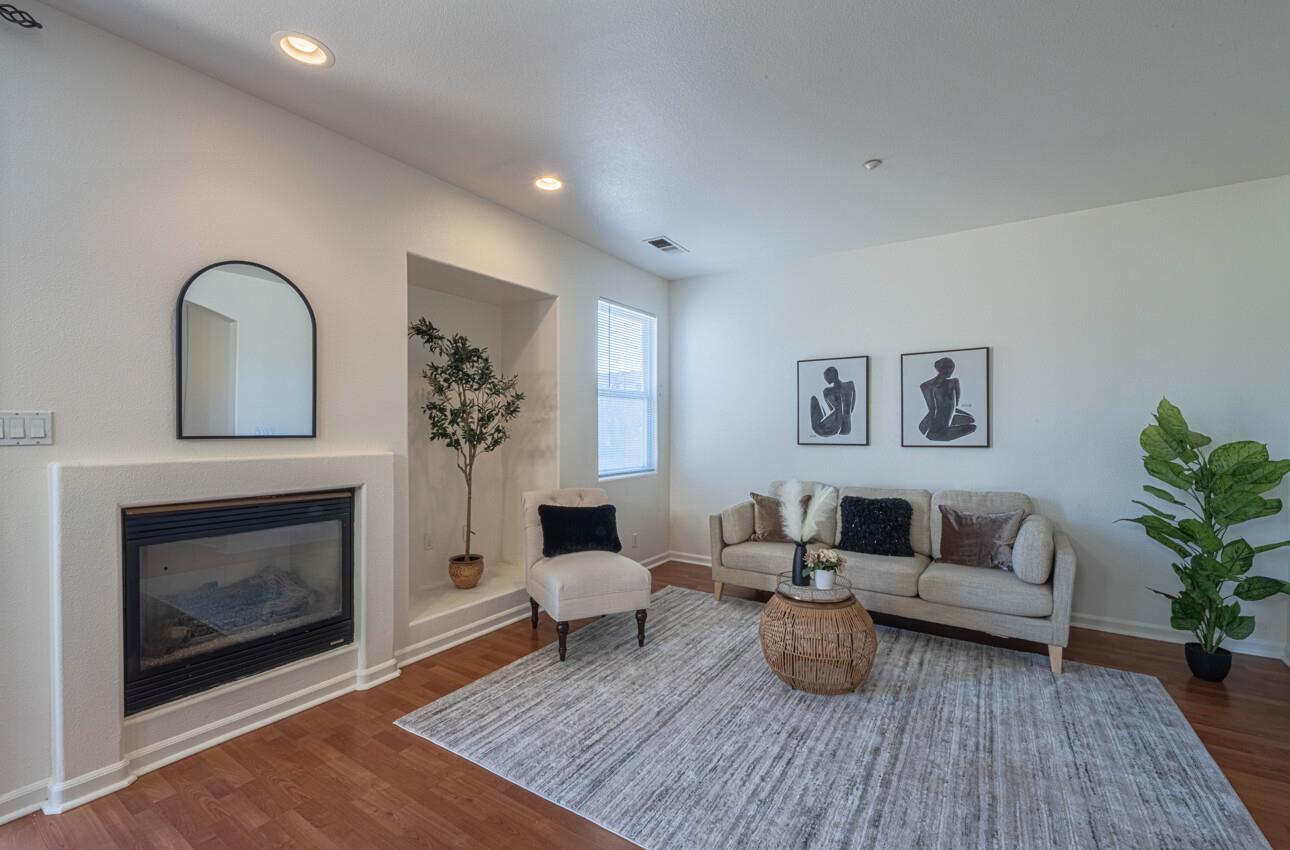 Detail Gallery Image 4 of 27 For 1838 Lancashire Dr, Salinas,  CA 93906 - 3 Beds | 2 Baths