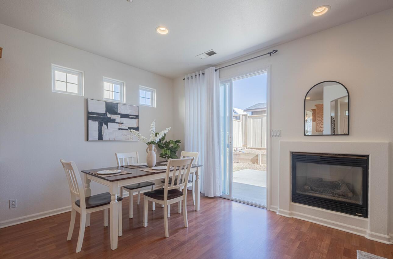 Detail Gallery Image 7 of 27 For 1838 Lancashire Dr, Salinas,  CA 93906 - 3 Beds | 2 Baths