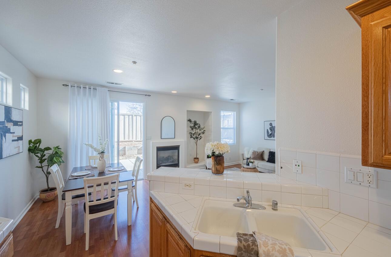 Detail Gallery Image 8 of 27 For 1838 Lancashire Dr, Salinas,  CA 93906 - 3 Beds | 2 Baths