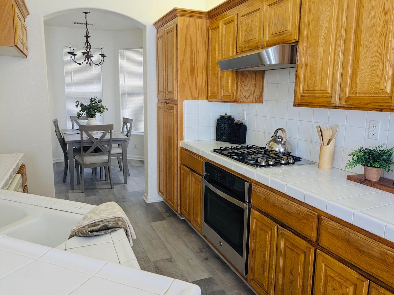 Detail Gallery Image 9 of 27 For 1838 Lancashire Dr, Salinas,  CA 93906 - 3 Beds | 2 Baths