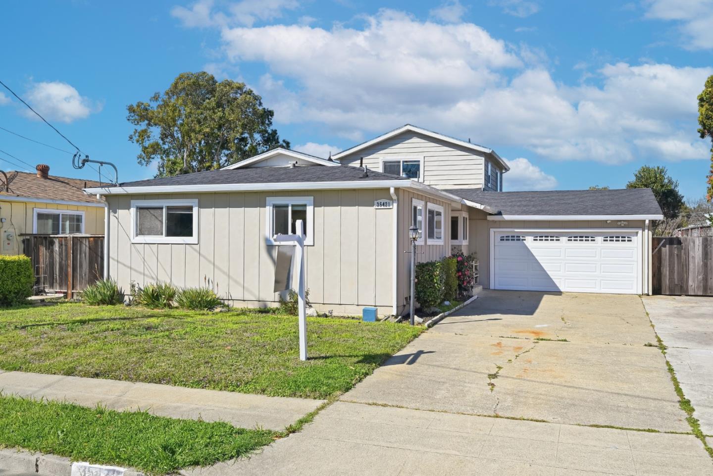 Detail Gallery Image 2 of 32 For 35421 Cleremont Dr, Newark,  CA 94560 - 4 Beds | 3 Baths