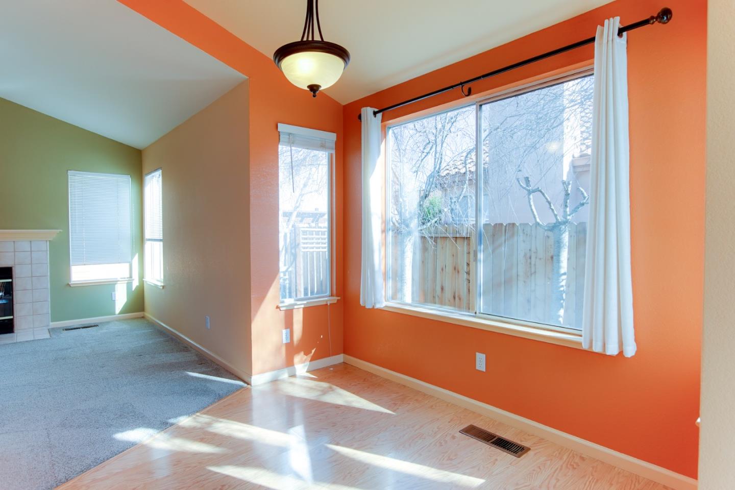 Detail Gallery Image 14 of 57 For 530 Chardonnay Way, Hollister,  CA 95023 - 3 Beds | 2 Baths