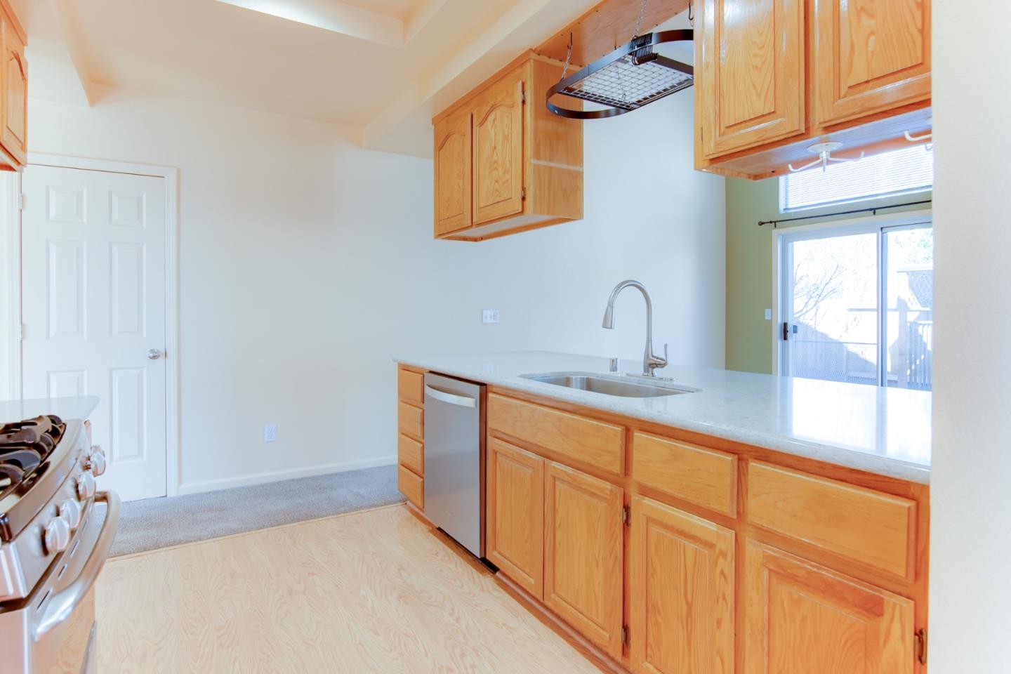 Detail Gallery Image 15 of 57 For 530 Chardonnay Way, Hollister,  CA 95023 - 3 Beds | 2 Baths