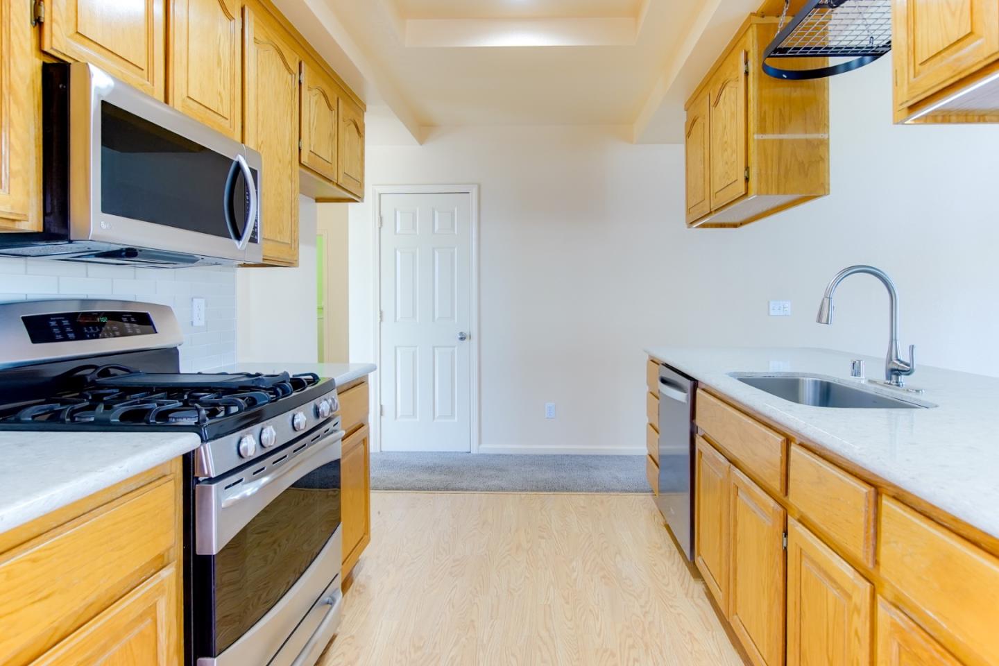 Detail Gallery Image 16 of 57 For 530 Chardonnay Way, Hollister,  CA 95023 - 3 Beds | 2 Baths