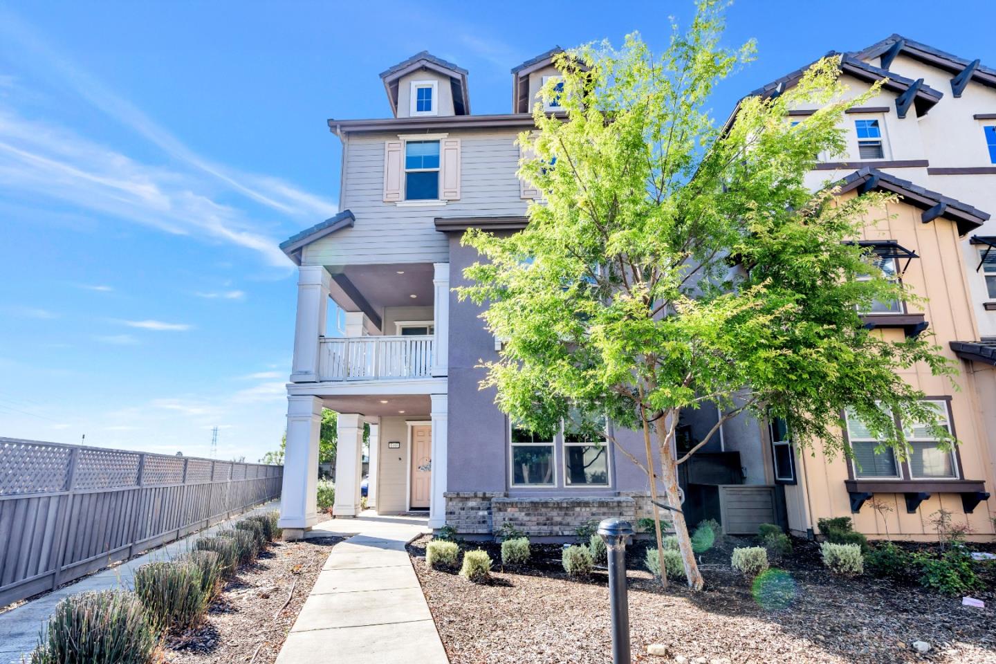 Front Image Thumbnail for ML82033650