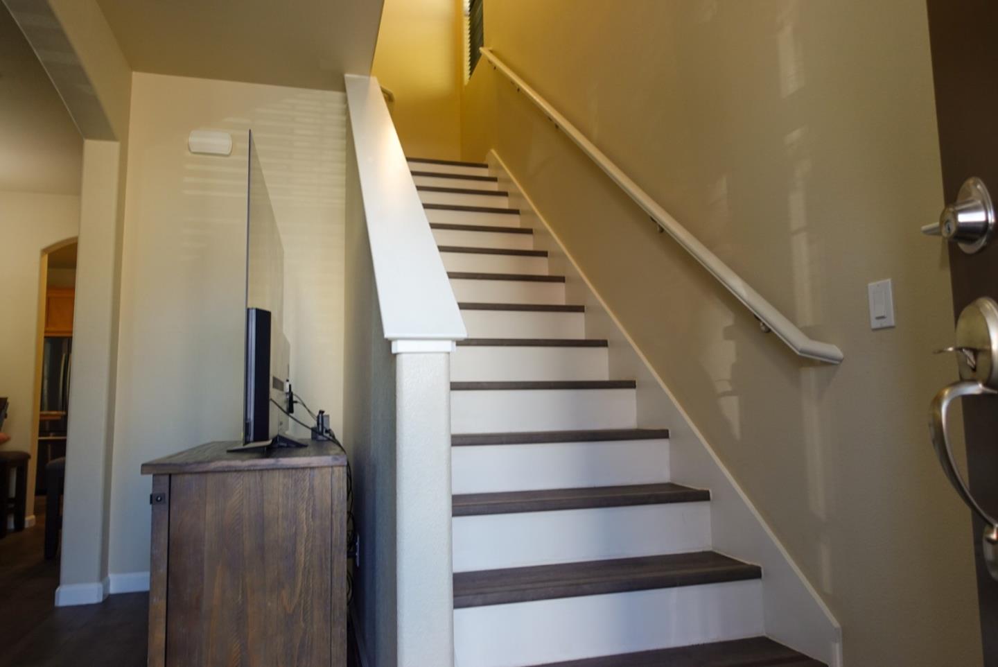 Detail Gallery Image 7 of 14 For 639 Heirloom Pl, King City,  CA 93930 - 3 Beds | 2/1 Baths