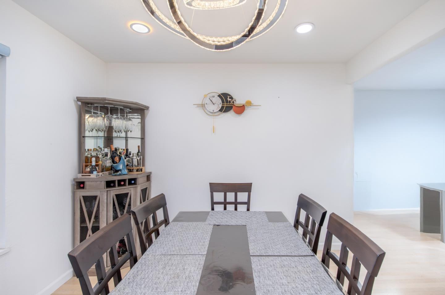 Detail Gallery Image 12 of 57 For 985 Summerfield, San Jose,  CA 95121 - 4 Beds | 2/1 Baths