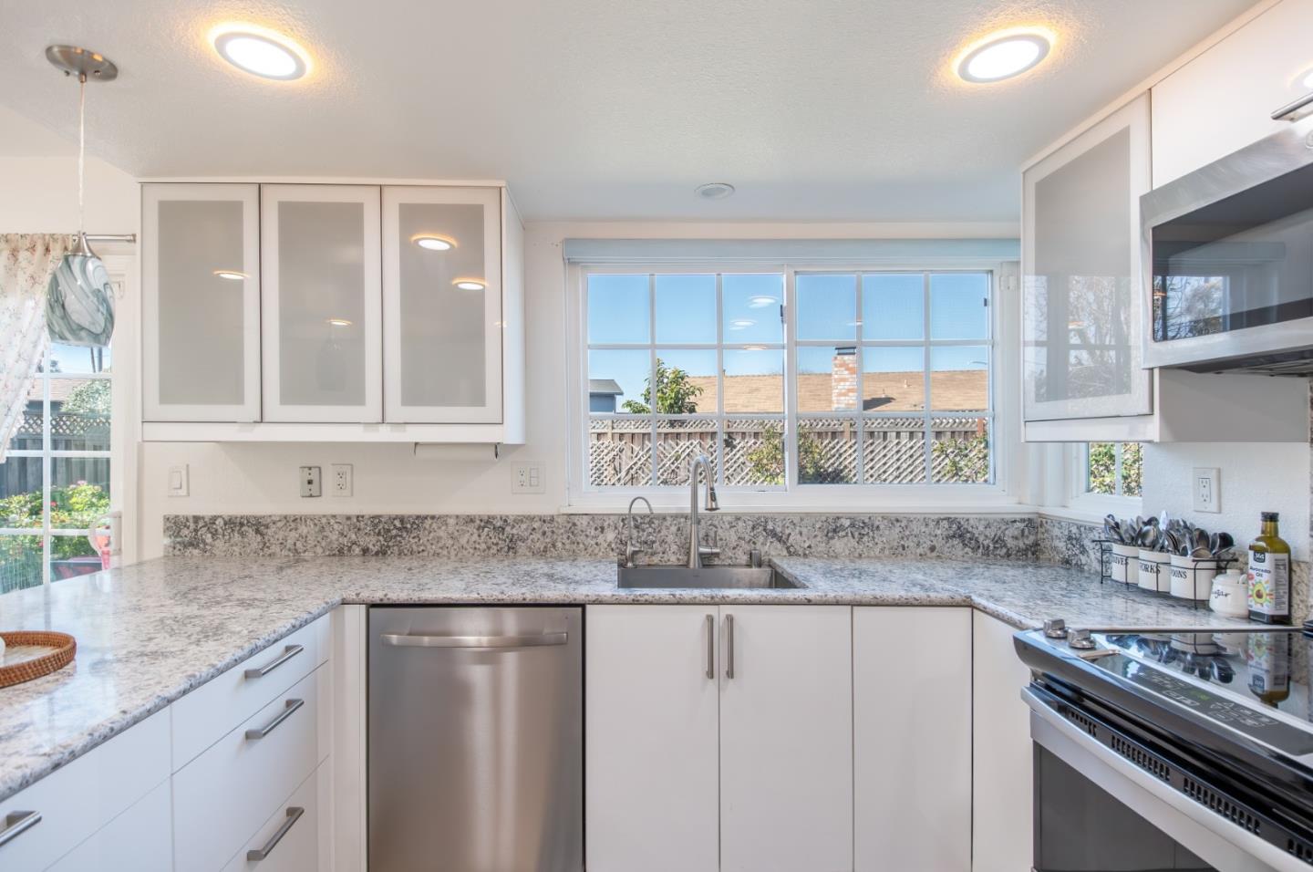 Detail Gallery Image 14 of 57 For 985 Summerfield, San Jose,  CA 95121 - 4 Beds | 2/1 Baths